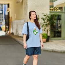 Women wearing UNIQLO Canada Tshirt